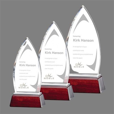 Gwobrau Grisial y Fflam yn codi i'r entrychion